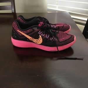 Nike lunar running shoes in hot pink/black